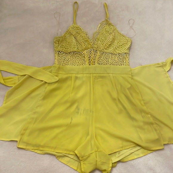 Yellow romper (small) - Picture 8 of 10